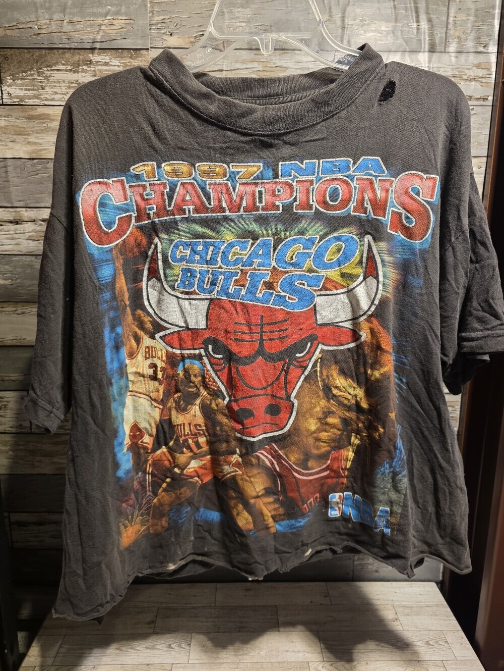 Vintage 1997 NBA Champions Chicago Bulls Graphic Tee - Black & Red